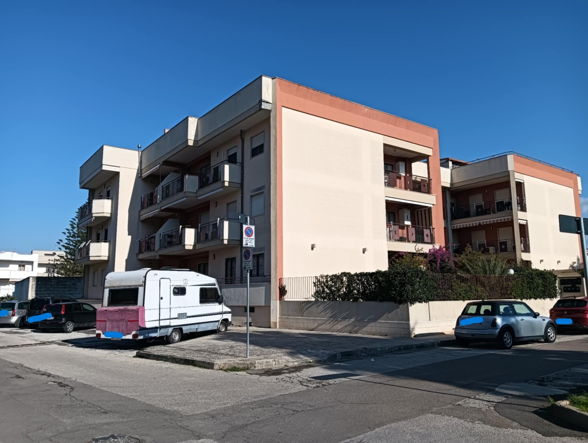 Ampio appartamento con tre camere a Carosino