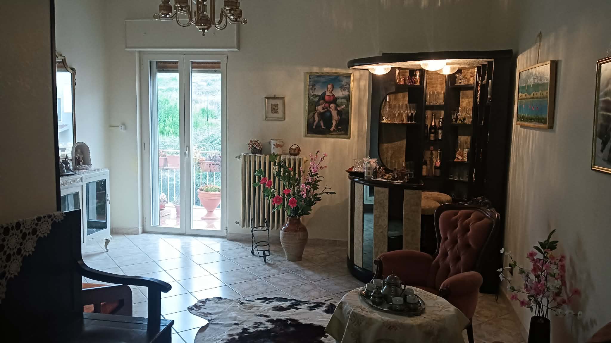 Ampio appartamento nel cuore di San Giorgio Ionico — foto 3