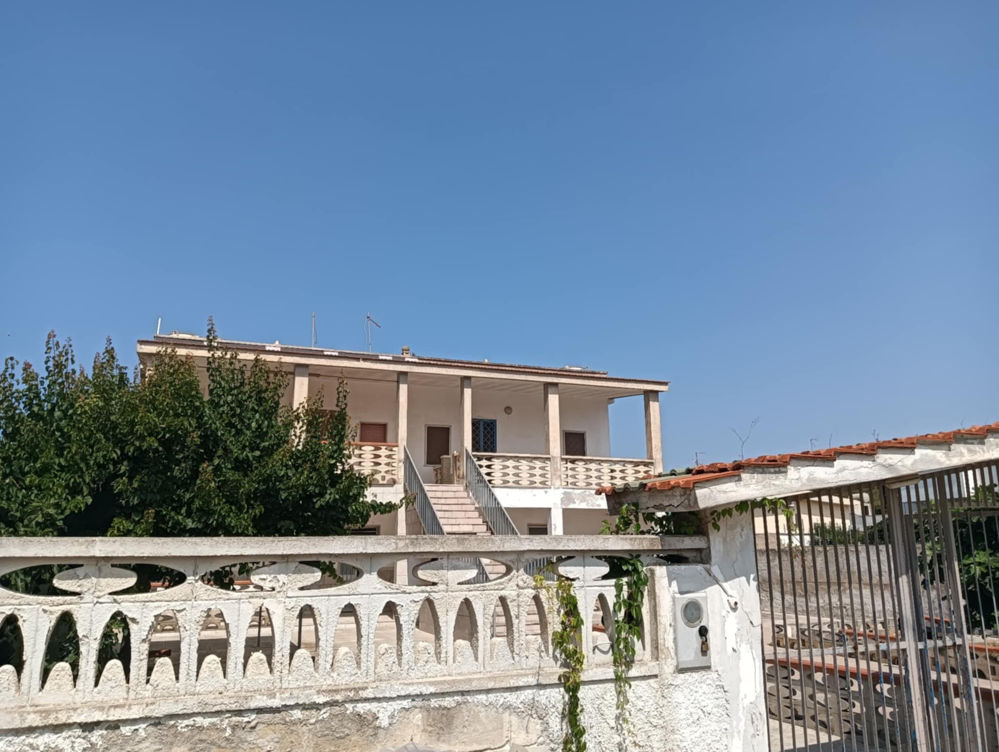 Stabile con quattro appartamenti a Lizzano — foto 3